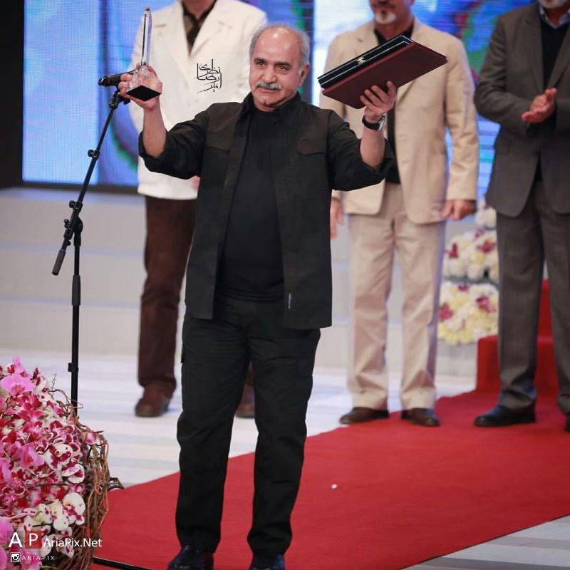 بهترین بازیگر نقش اول مرد جشنواره فیلم فجر 94  پرویز پرستویی برای فیلم بادیگارد