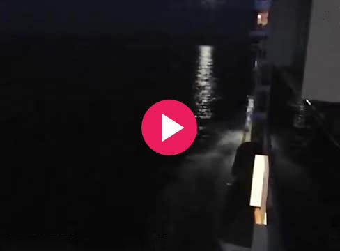 دانلود ویدیو کلیپ لحظه رویایی دیدن همزمان شب و روز در آلاسکا روی کشتی