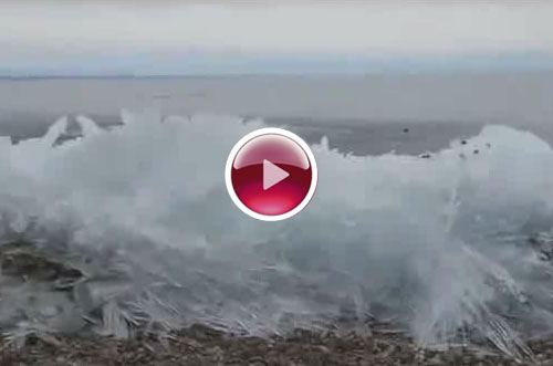 فیلم لحظه تماشایی و جالب از یخ زدن موج های دریا +دانلود ویدیوکلیپ